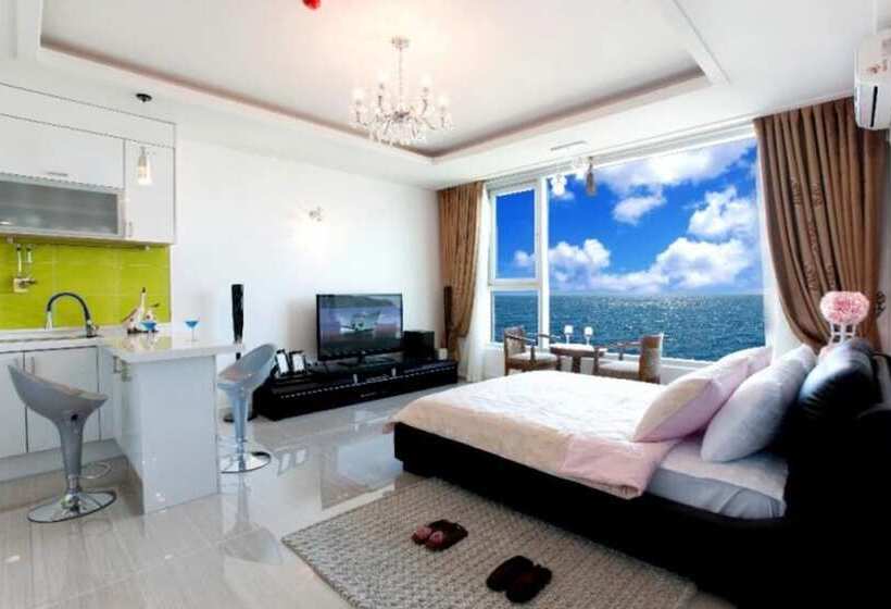 Yangyang Sea View Pension