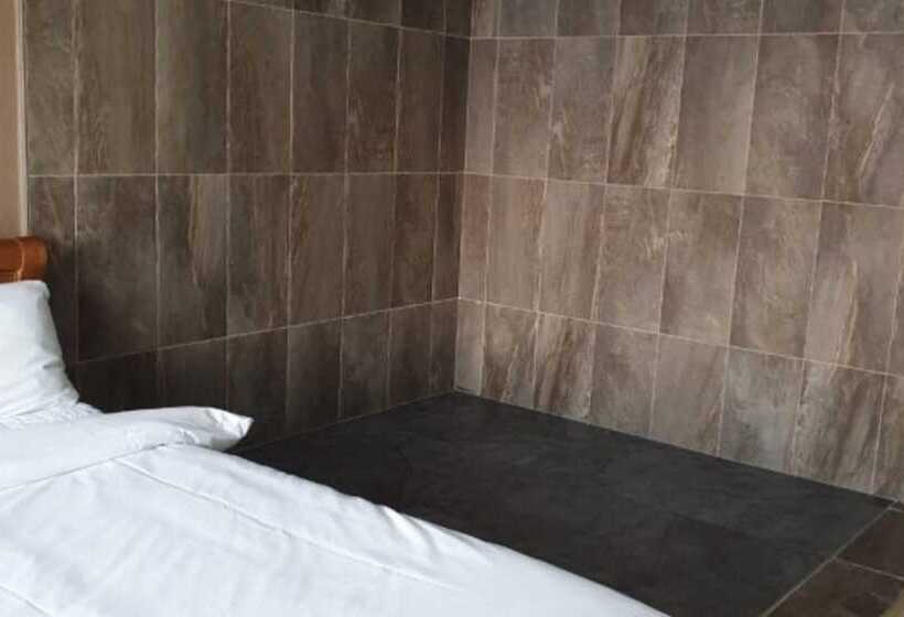 Yangyang Sea View Pension