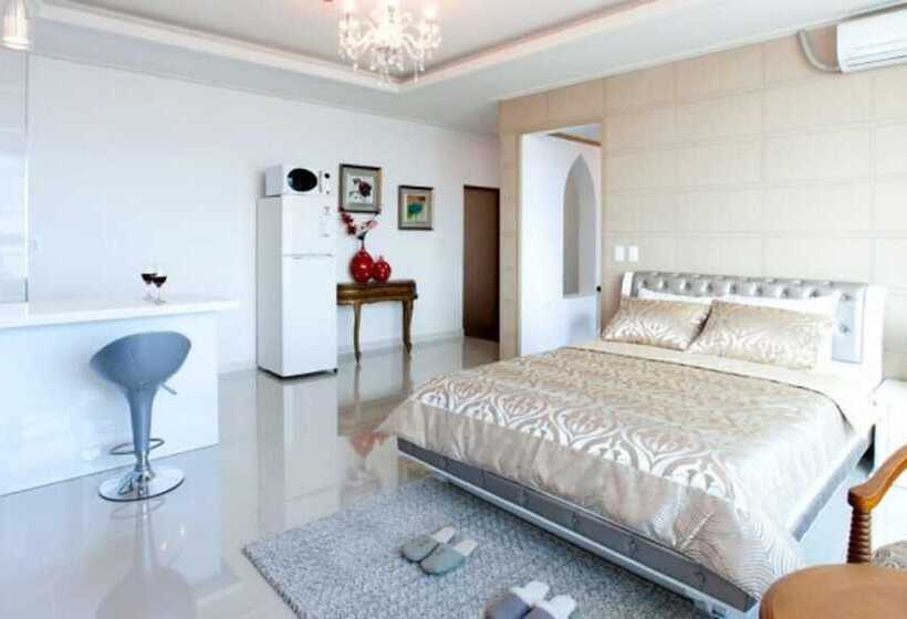 Yangyang Sea View Pension