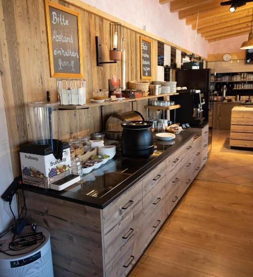 הוסטל Carolinger Hüttendorf