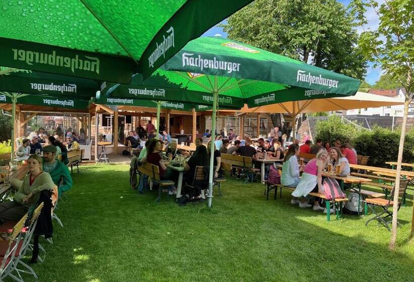 הוסטל Carolinger Hüttendorf