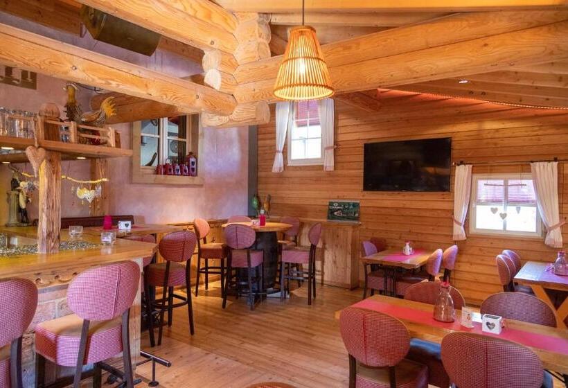 הוסטל Carolinger Hüttendorf