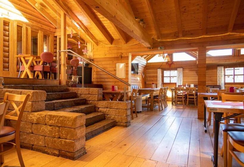 הוסטל Carolinger Hüttendorf