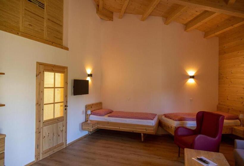 הוסטל Carolinger Hüttendorf