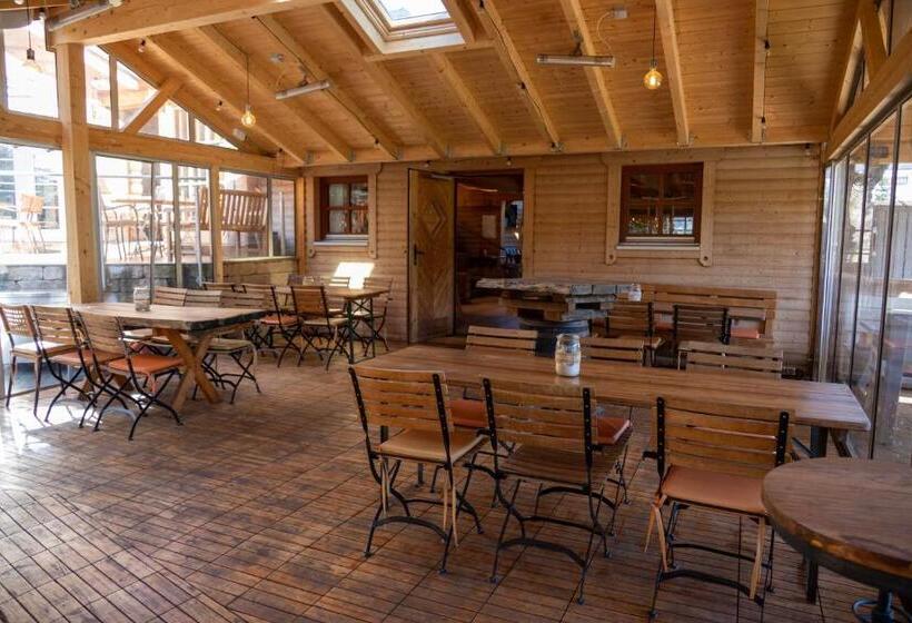 הוסטל Carolinger Hüttendorf