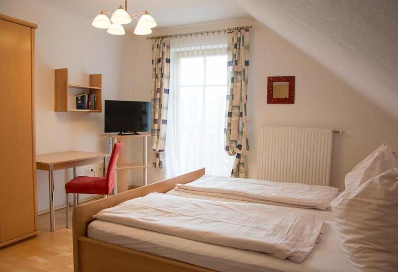 הוסטל Gasthof Pension Kleinhenner