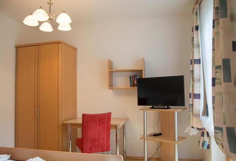 הוסטל Gasthof Pension Kleinhenner