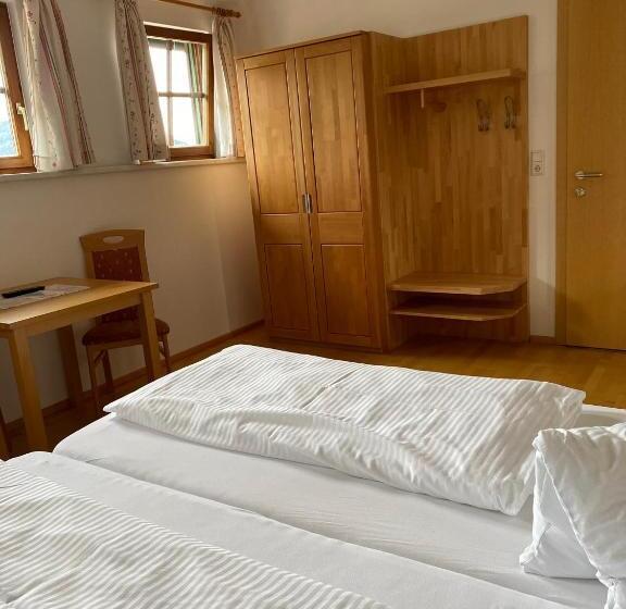 הוסטל Gasthof Pension Kleinhenner