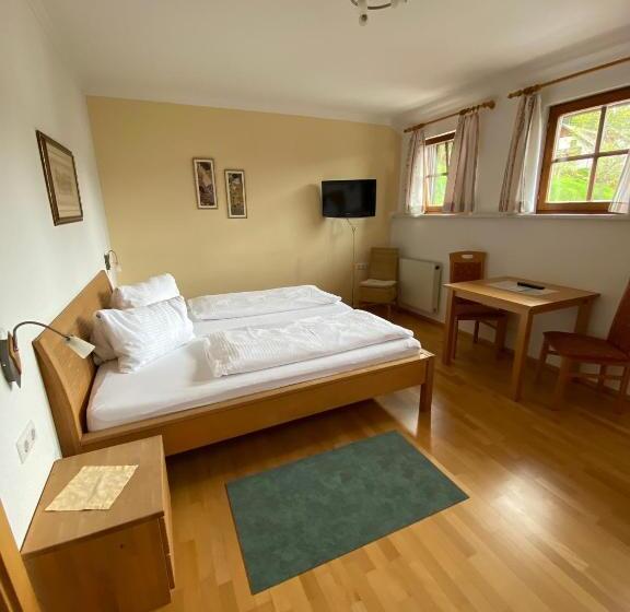 הוסטל Gasthof Pension Kleinhenner