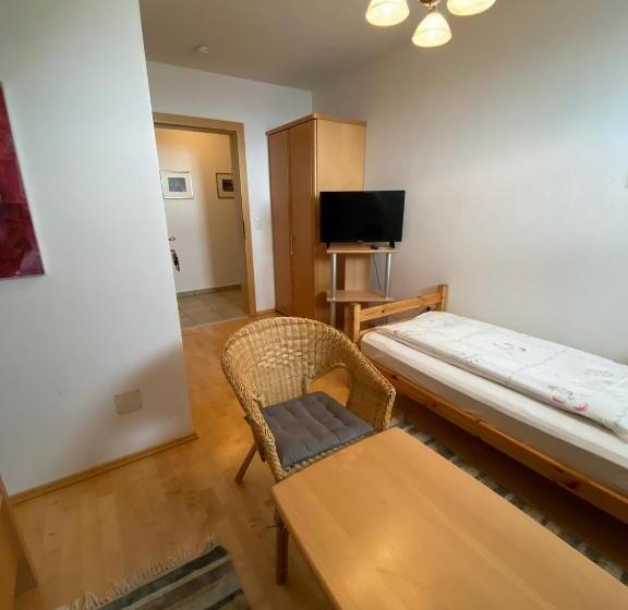 הוסטל Gasthof Pension Kleinhenner