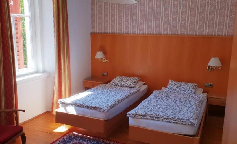 Общежитие Vintage Castle Schlosshof B&b