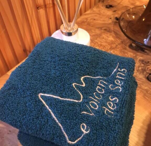ベッドアンドブレックファースト Le Volcan Des Sens, Chambres D Hotes De Luxe Et Spa