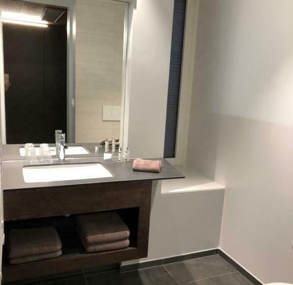 Отель Auberge De La Tour