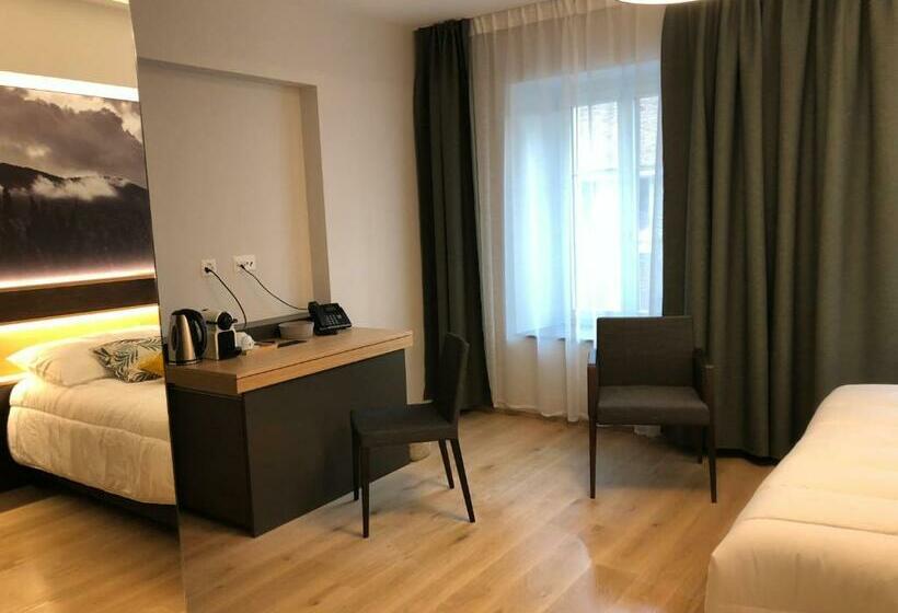 Отель Auberge De La Tour