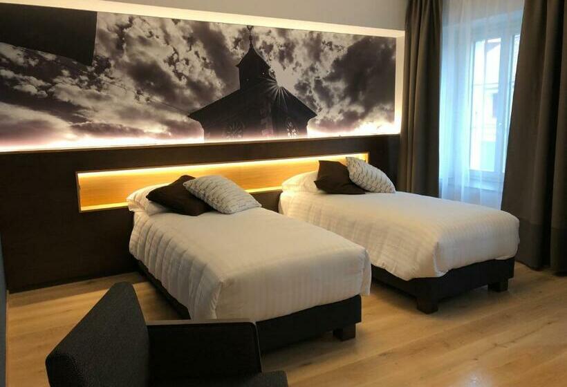 Отель Auberge De La Tour