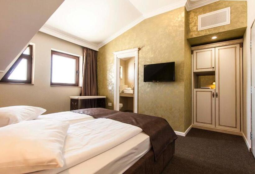 בית מלון כפרי Camelot Resort