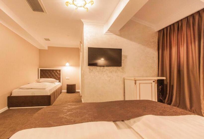 فندق Camelot Resort