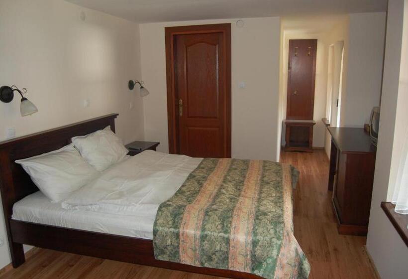 فندق Complexul Turistic Cheile Butii