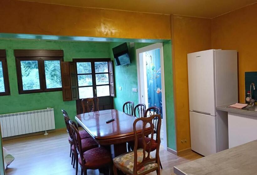 ホテル Pension Alfoz De Rondiella