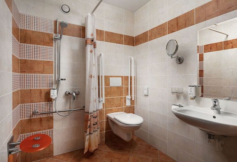 בית מלון כפרי Golf & Spa Kunětická Hora