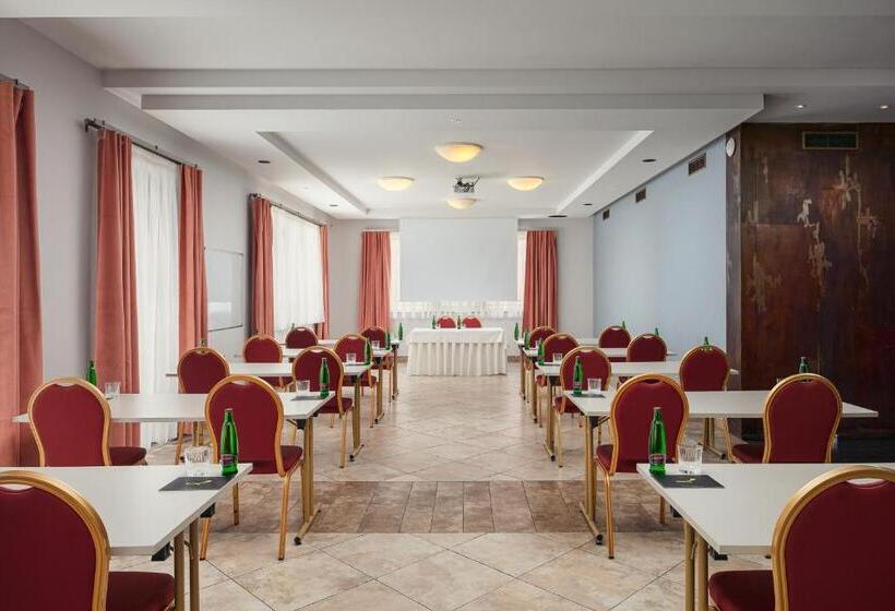 בית מלון כפרי Golf & Spa Kunětická Hora