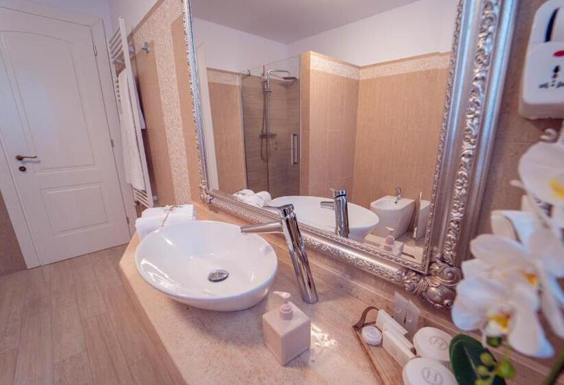 Отель Gradinile Romane