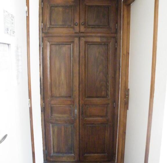 Отель Hôtel Des Voyageurs