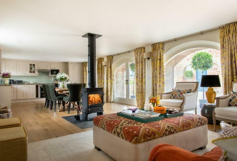 Отель Newhall Mains