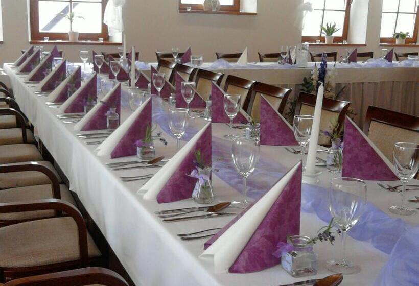 בית מלון כפרי Ový A Jezdecký Areál Dvůr Krutěnice