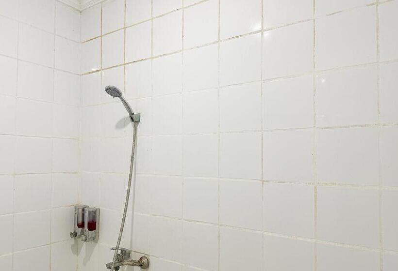 בית מלון כפרי Global Inn Syariah Mitra Reddoorz Near Juanda T1 Airport