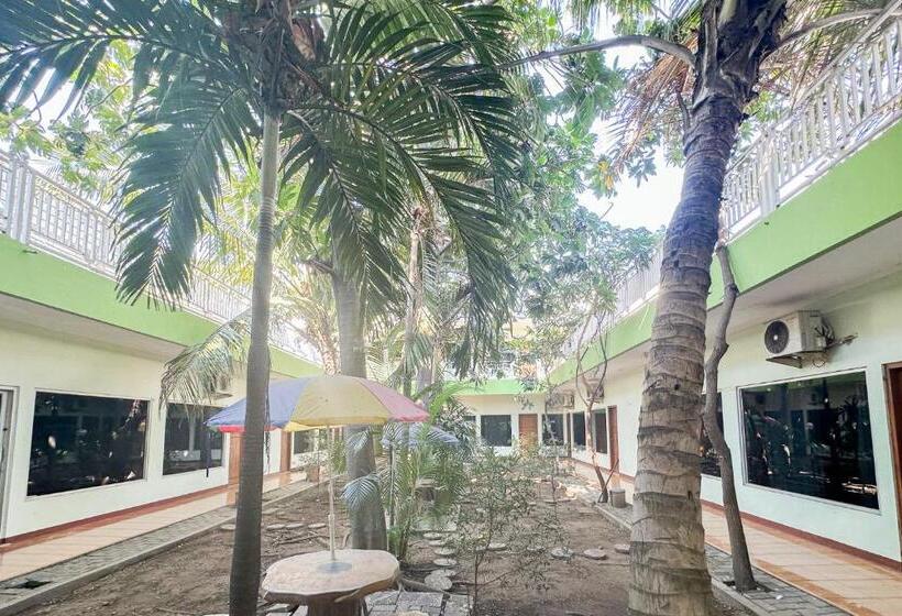 בית מלון כפרי Global Inn Syariah Mitra Reddoorz Near Juanda T1 Airport