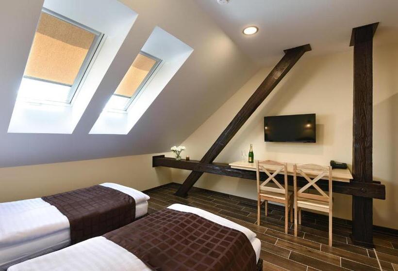 בית מלון כפרי Rezort Masarykov Dvor