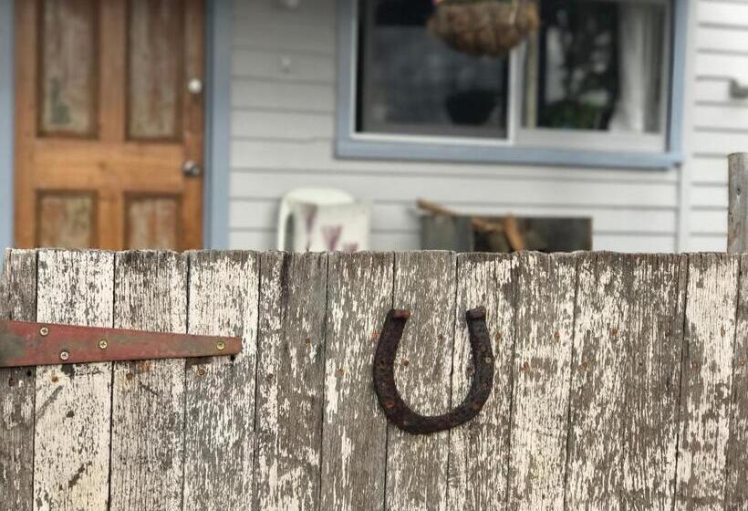 فندق Robin Hoods Well Farm Stay