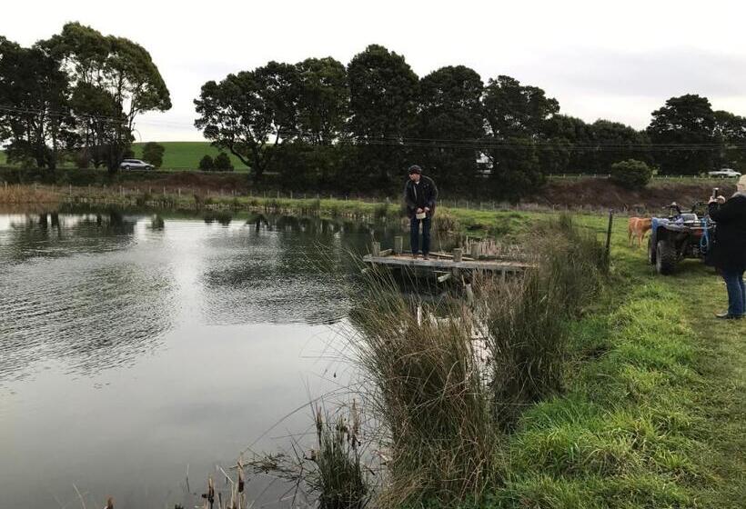 فندق Robin Hoods Well Farm Stay