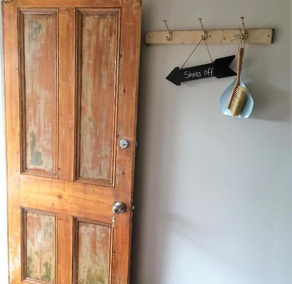 فندق Robin Hoods Well Farm Stay