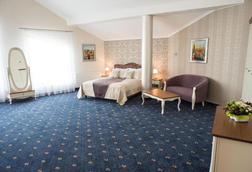 בית מלון כפרי Shato