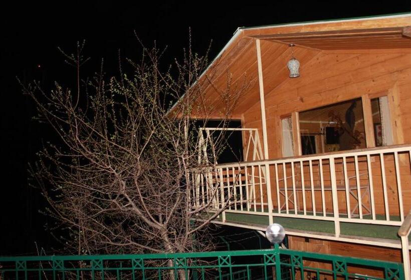 호텔 Snow King Retreat Himalayan View , Revolving Restaurant , Pinewood Cottages , Huts , Villas , Rooms