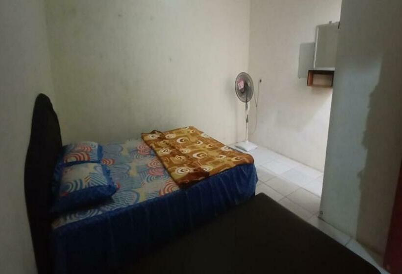 ホテル Spot On 90597 Pondok Novira