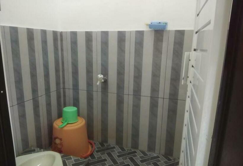 ホテル Spot On 90597 Pondok Novira