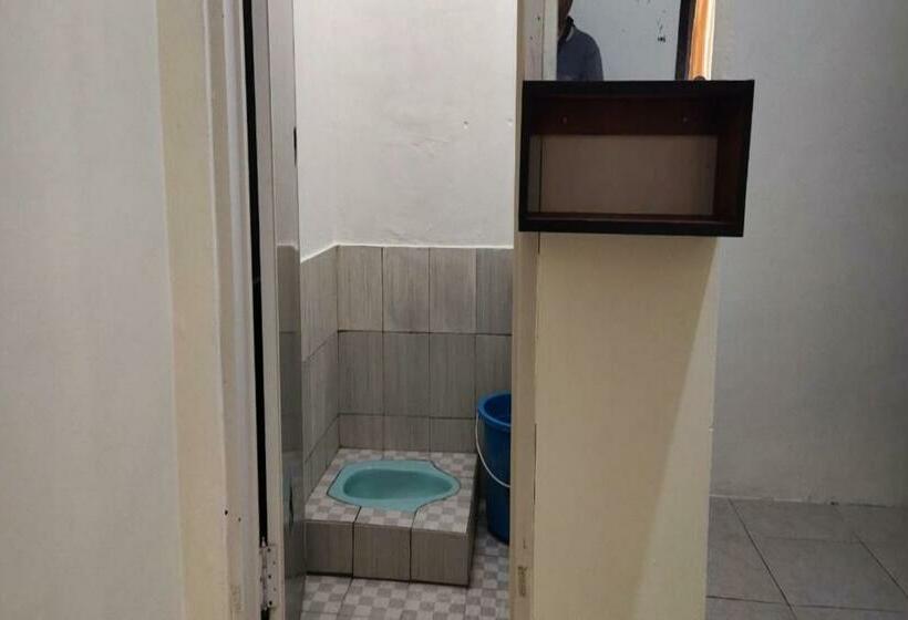 ホテル Spot On 90597 Pondok Novira