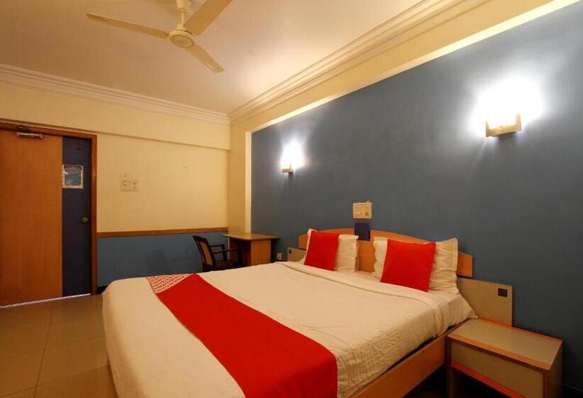 בית מלון כפרי Vaccinated Staff  Oyo 23182  Dhammanagi Comforts