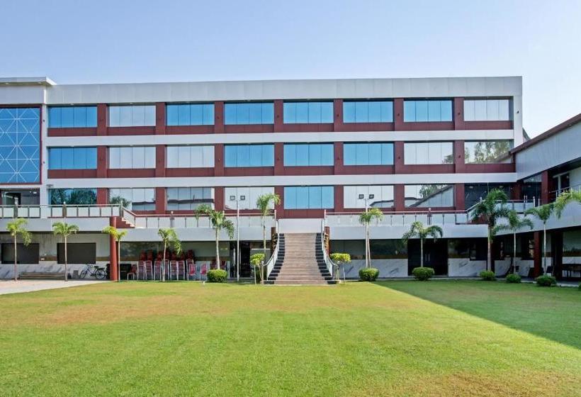 Отель Vaccinated Staff Oyo 62241 Swastik Garden