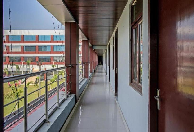 Отель Vaccinated Staff Oyo 62241 Swastik Garden