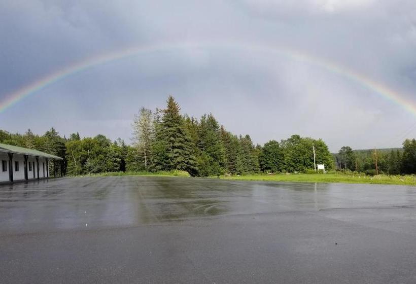 فندق على الطريق The Brookside Inn