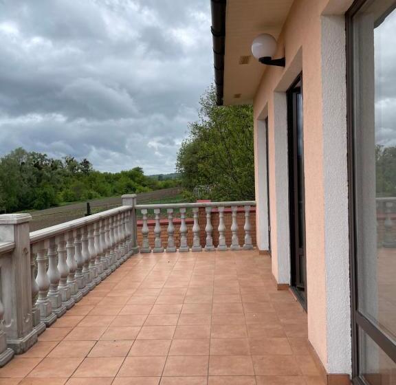 Pension приватний будинок для сімейного відпочинку з басейном і сауною