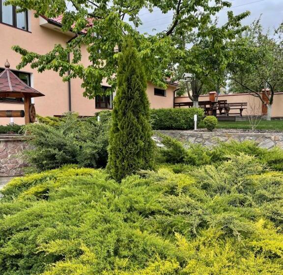 Pension приватний будинок для сімейного відпочинку з басейном і сауною