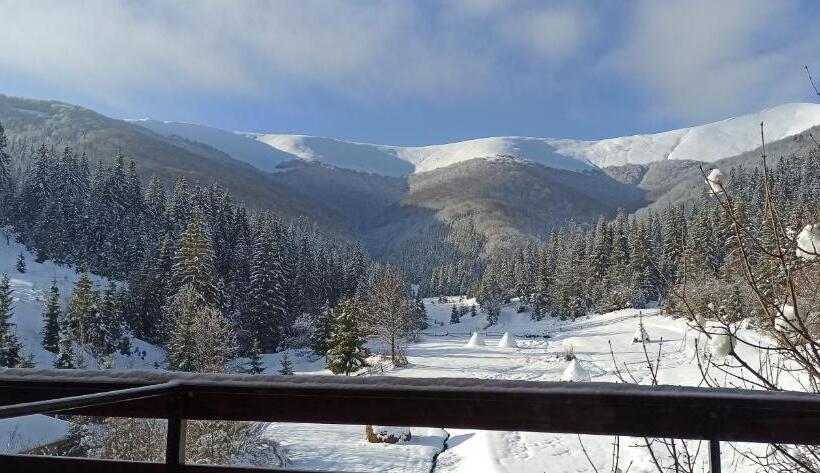 Пансион під горбком