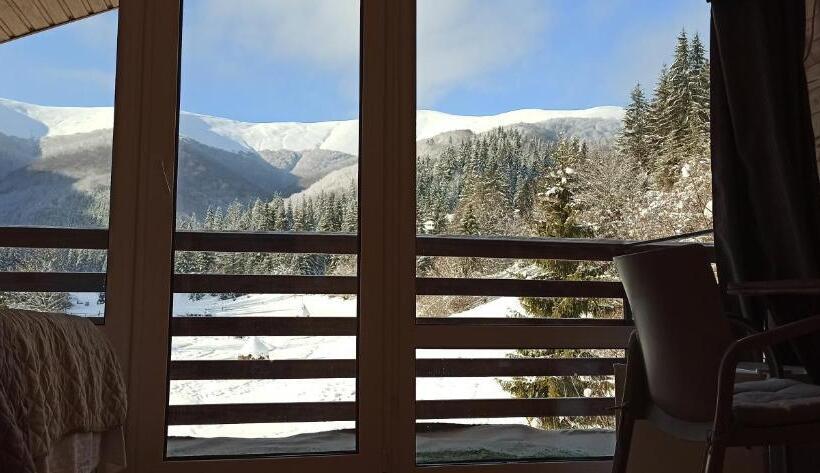 Пансион під горбком