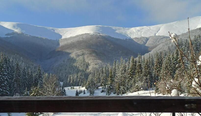 Пансион під горбком