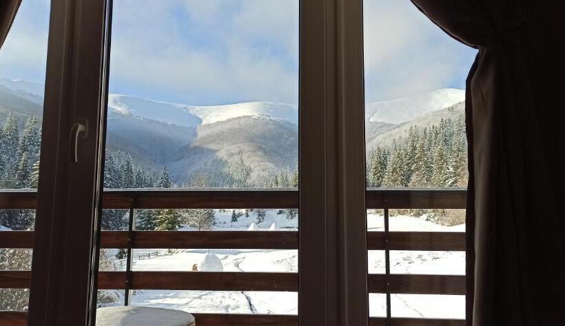 Пансион під горбком